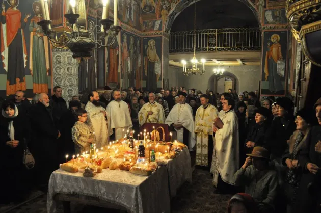 Rugăciunea colectivă, o mare de credinţă şi iubire