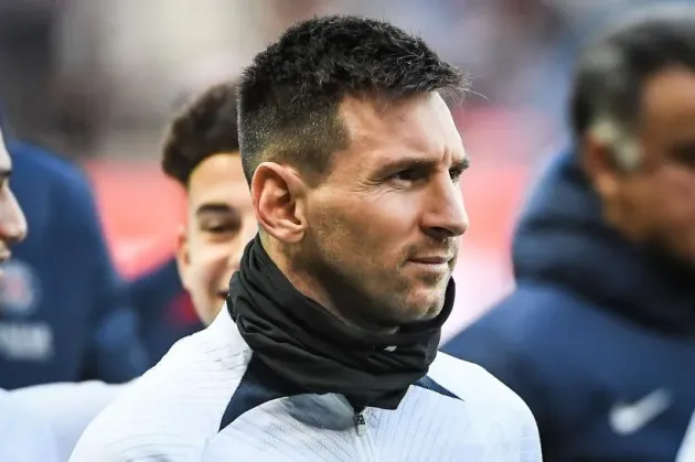 Messi a dat bani pe casa vecinilor, doar pentru a avea linişte!