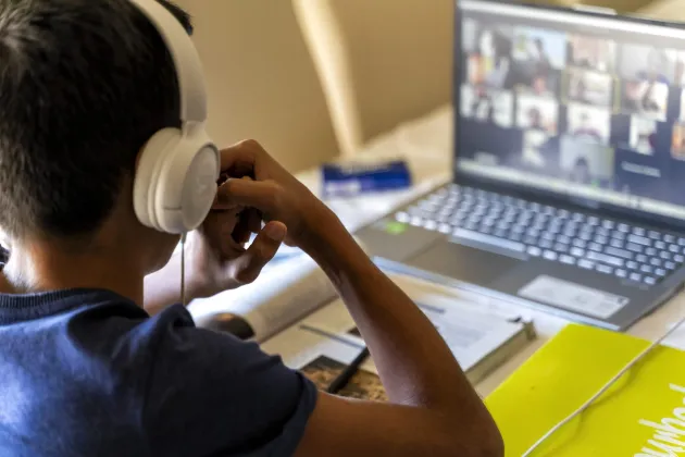 Ore online „altfel”, de ştiinţe, pentru elevii de gimnaziu şi liceu, ţinute de cercetători de la universităţi şi institute din ţară, din 13 martie