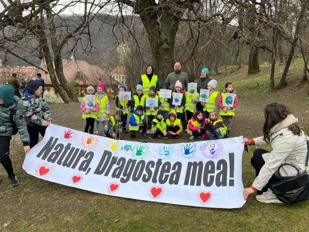 Au plantat paltini şi goruni în parcul din Livada Poştei