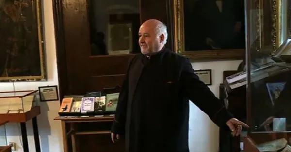 Preotul Vasile Oltean va primi azi diploma de Cetățean de onoare al Brașovului. Evenimentul se va desfășura la Centrul Cultural Apollonia Hirscher