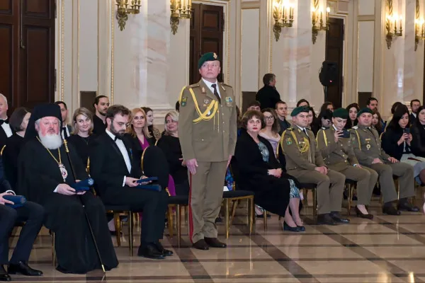 „Crucea Casei Regale a României” pentru vânătorii de munte de la Braşov
