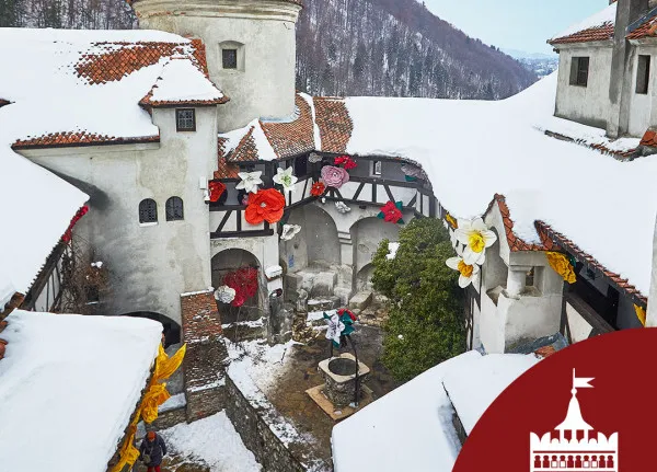 „Ce ruşine! Staţi deoparte”: Castelul Bran, criticat de turiştii din străinătate veniţi să-l vadă