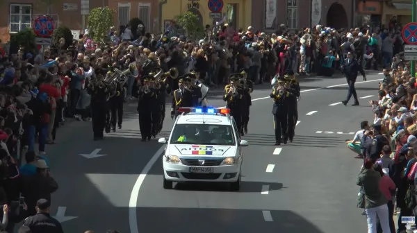 Străzile din Şchei închise în timpul Paradei Junilor. Cum va fi influenţat programul RATBV