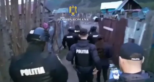 Două seturi de percheziţii la Braşov: 11 hoţi, tâlhari, complici,  ridicaţi de acasă