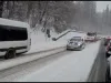 Circulație pe contrasens și mașini de deszăpezire blocate pe drumurile naționale din județul Brașov. Drumarii spun că șoferii nu fac loc utilajelor