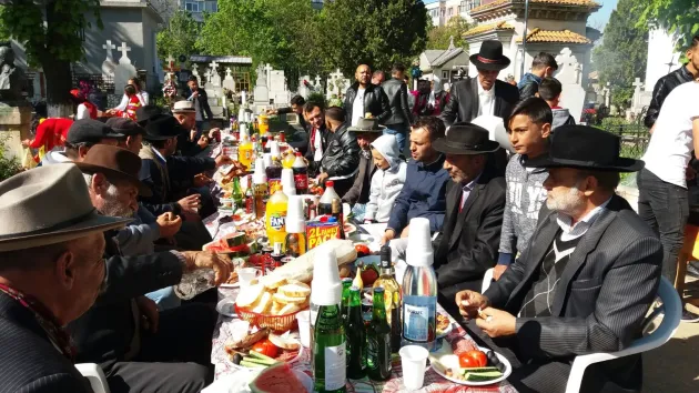 Azi, „Paştile ţiganilor”