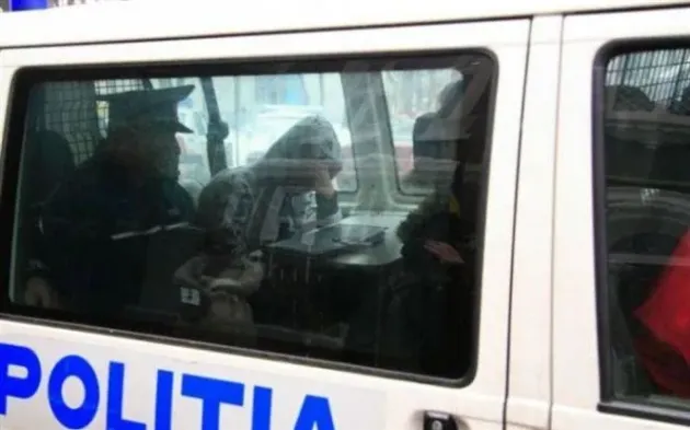 Duba prin Sânpetru: doi tineri ridicaţi de la domiciliu