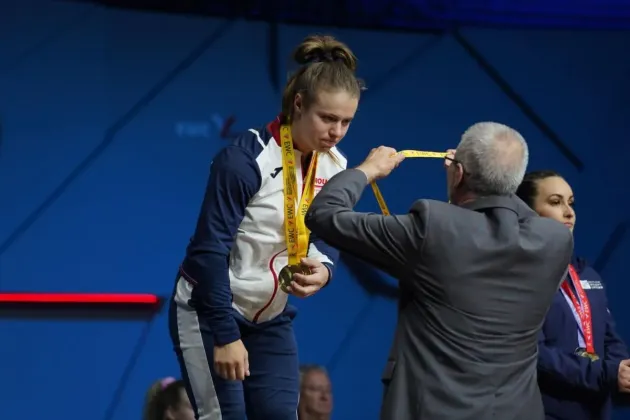 Loredana Toma a câştigat trei medalii de aur la Campionatele Europene de haltere!