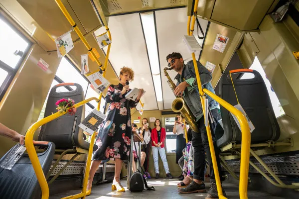 Braşoveanul Andrei Dosa, unul dintre cei 5 poeţi invitaţi la „Tramvaiul Poeziei”