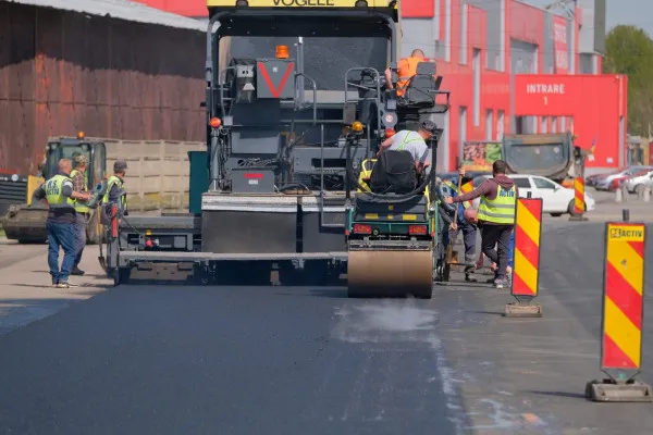 Străzile din cartierul braşovean Tractorul au intrat în reparaţii. Primăria a dat ordinul de începere a lucrărilor pentru 6 străzi