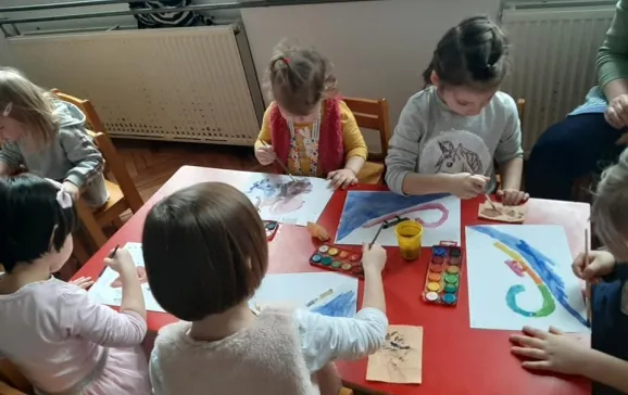 Înscrierile la creşă şi grădiniţă pentru copiii care merg pentru prima oară ar putea începe din 6 iunie