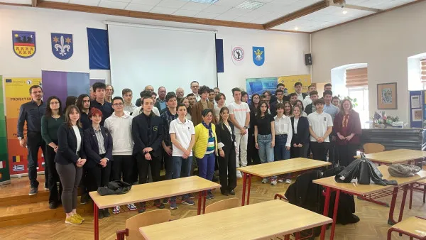 50 de liceeni din Braşov vor învăţa în 2 ani să fie programatori