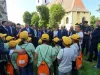 Un grup de copii adus din Brașov i-a cântat lui Iohannis „O lume minunată”, într-o comună din Sibiu