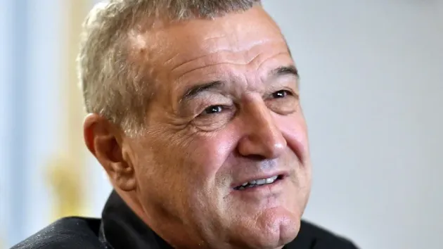 Becali şi-a călcat pe mândrie şi l-a felicitat pe Hagi