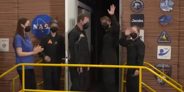 „Să ajungă românii primii pe Marte”.  Acesta este mesajul transmis ieri, din SUA, de Irina Anca Şelariu, braşoveanca selectată să facă parte din echipa NASA, care va replica existenţa umană pe Marte  