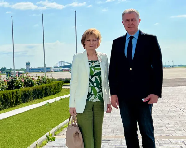 Familia regală vrea să vadă Aeroportul Braşov