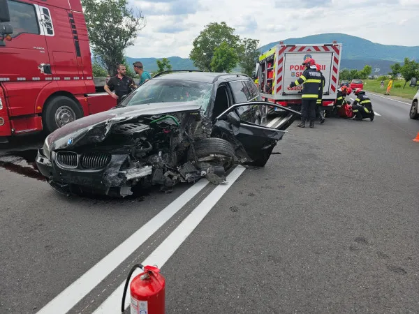 Accident în Codlea: 2 maşini, 5 pasageri
