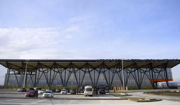 La Aeroport continuă angajările