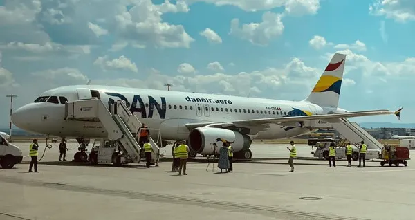 Dan Air s-a adaptat „programului de zi” de pe Aeroportul Braşov. Anunţul a fost făcut pe Facebook, unde au început să apară şi reclamaţiile clienţilor  