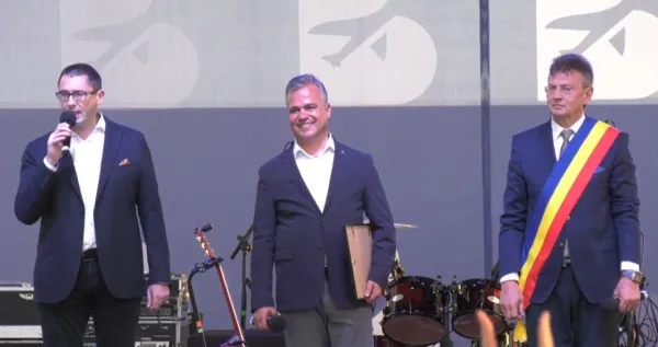 Ce cadou a primit Adrian Veştea în prima zi a „Porţilor Deschise”