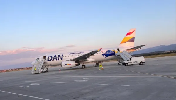 Au rămas la sol! Dan Air s-a jucat cu nervii celor care ar fi trebuit să fie printre primii pasageri ai primul zbor din Brașov