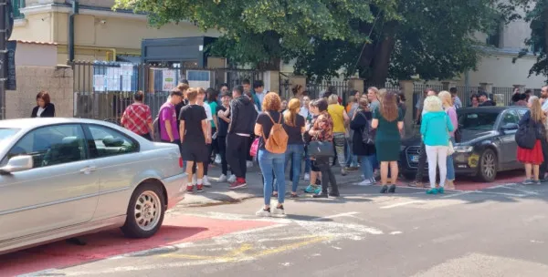 Evaluarea Naţională, primul an „ieşit din tipar”. Un scriitor din Făgăraş, la examen