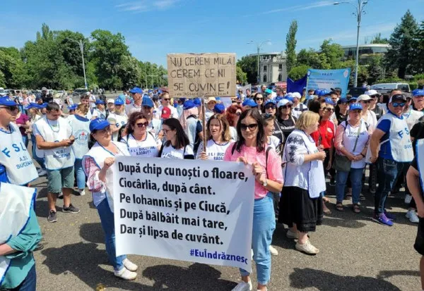 Finalul grevei, la fel ca începutul. Până ieri seară încă mai erau şcoli care nu ştiau dacă reîncep sau nu cursurile 