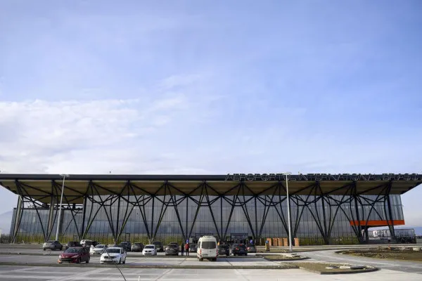 10 – 11 iunie: Transportul în comun din Braşov va fi adaptat pentru Zilele Porţilor deschise la Aeroportul Internaţional Braşov – Ghimbav. Va fi o cursă din 10 în 10 minute spre aeroport, dar şi legături către cartiere