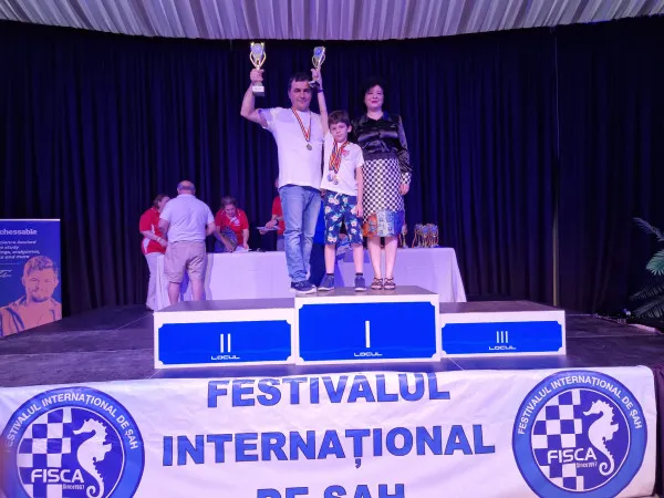 Tată şi fiu, campioni la Festivalul Internaţional de Şah FISCA