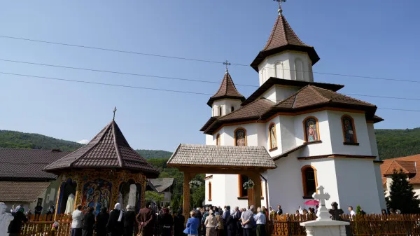Lucrările din ultimii ani de la biserica din Teliu-Vale, sfinţite de IPS Laurenţiu