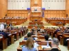 „Norocoşii” de la stat. Cine scapă şi cu pensie, şi cu salariu