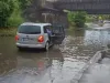 Rupere de nori peste Brașov. Mașinile abia treceau pe sub podurile „înecate” în apă