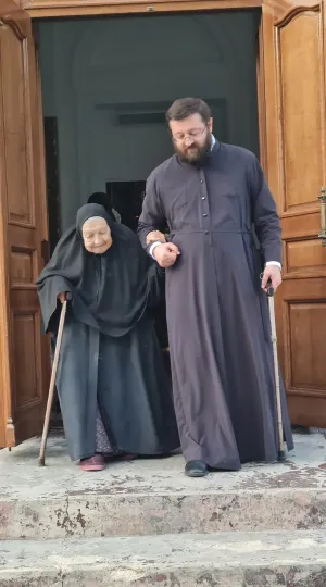 Singurătatea de a te găsi lângă aproapele tău şi de a nu fi capabil să-i transmiţi sentimentele