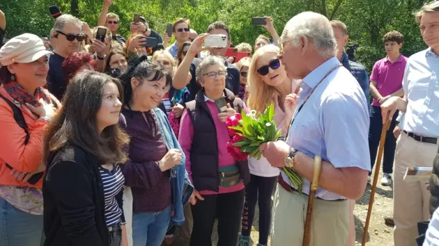 În aşteptarea Regelui: Suveranul Marii Britanii îşi încheie azi vizita în România cu o oprire la Braşov