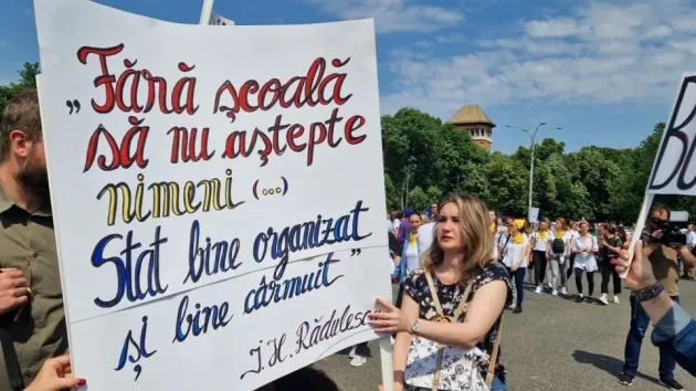 Continuă greva din educaţie, la Braşov: cu 49,3% dintre profesori