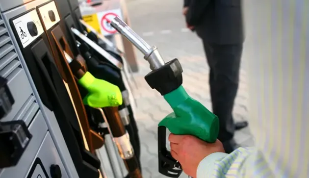 Dacă faci plinul dimineaţa intră mai mult carburant în rezervor  