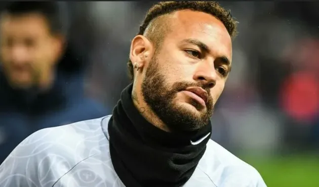 Neymar şi-a cerut iertare în genunchi iubitei gravide pe care a înşelat-o 