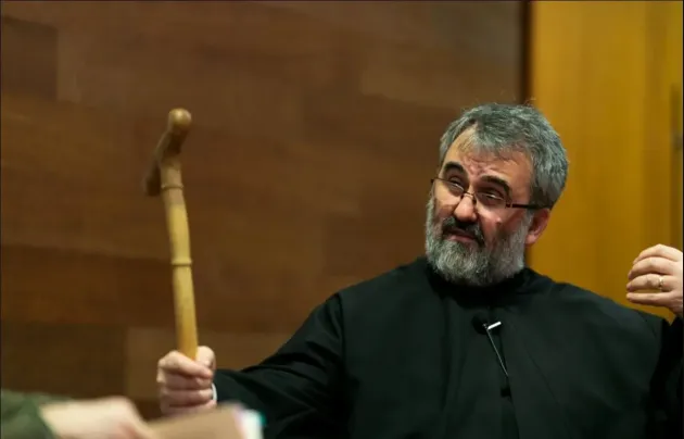 „Cu femeia care nu odihneşte bărbatul trupeşte şi sufleteşte nu stai de vorbă”