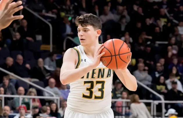 Jucător din NCAA pentru Corona