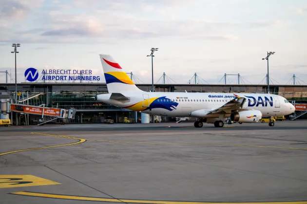 Cine este Dan Air? Pusă în faţa unui scandal pe care singură l-a creat, compania trimite „CV-ul Serbia”