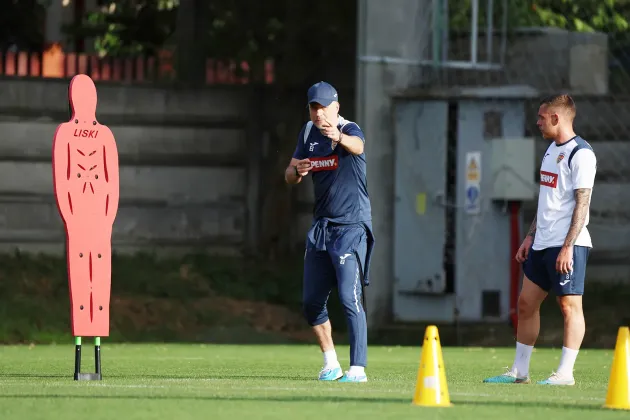 Edi Iordănescu: „Responsabilitatea tricoului României depăşeşte orice frământări din plan personal!”