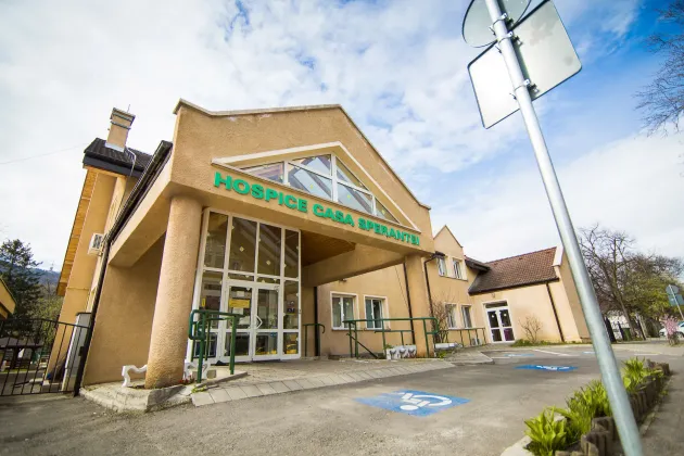 Hospice Casa Speranţei, decorată de preşedintele României