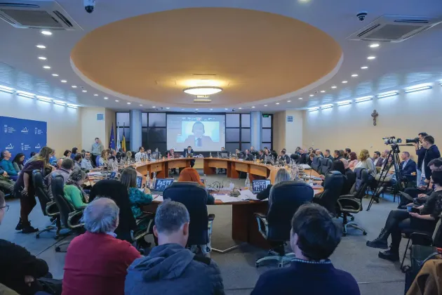 Primarul Braşovului va mai încerca o dată să-i convingă pe aleşi să voteze organigrama