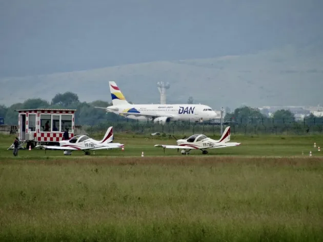 Consiliul Judeţean Braşov, prins la mijloc în conflictul Dan Air - ROMATSA