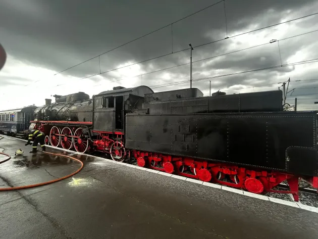 O locomotivă cu abur a luat foc în Gara Braşov