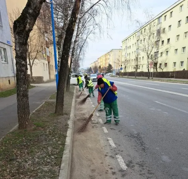 7,4 milioane de lei în plus pentru curăţenia Braşovului, 1,5 milioane de lei tăiate de la reparaţii străzi
