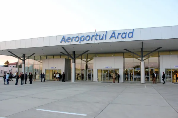 Arestaţi pe aeroport: unul la „expatriere”, altul la „repatriere”