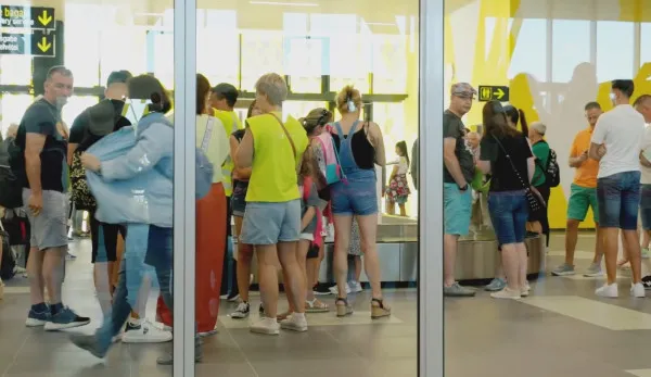 După mai bine de o lună de la deschidere, Aeroportul Internaţional Braşov-Ghimbav  şi-a „stabilizat” orarul