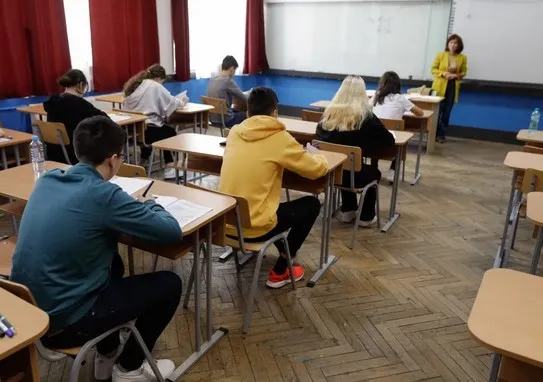 Soluţia anti-fraudă la examene luată în calcul de ministrul Deca este ilegală în ţările UE, inclusiv România